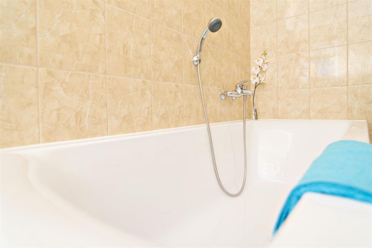 With 2 Bathrooms- 5 Minutes From Old Town - 102 M2 * Praga