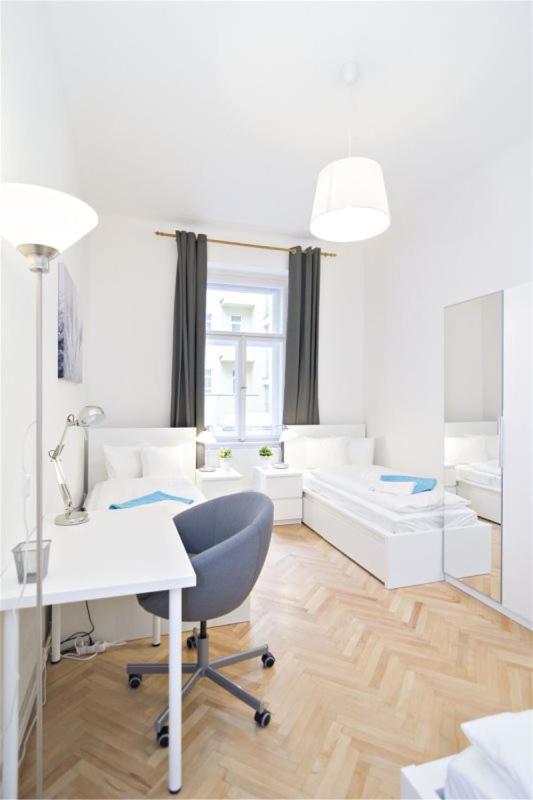With 2 Bathrooms- 5 Minutes From Old Town - 102 M2 Praga