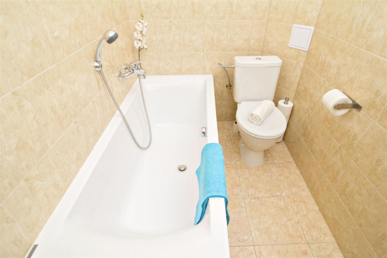 With 2 Bathrooms- 5 Minutes From Old Town - 102 M2 Appartement