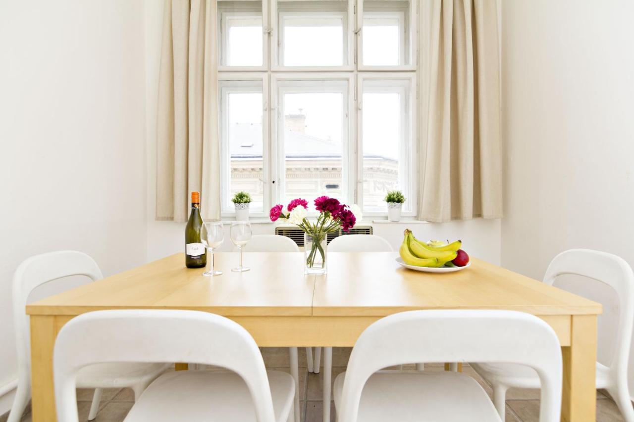 With 2 Bathrooms- 5 Minutes From Old Town - 102 M2 Appartement Prague
